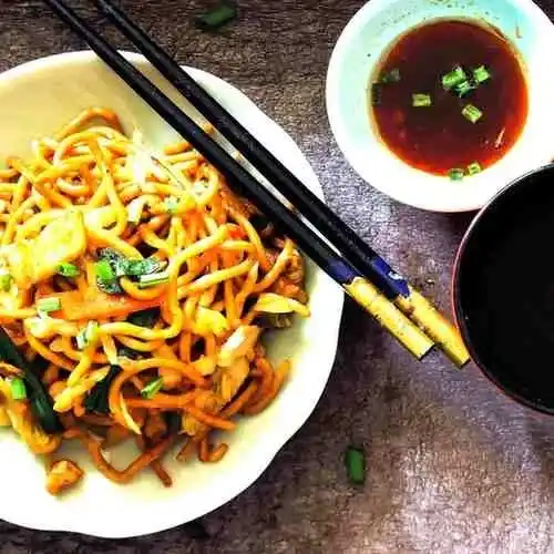 Lo Mein vs. Udon Noodles
